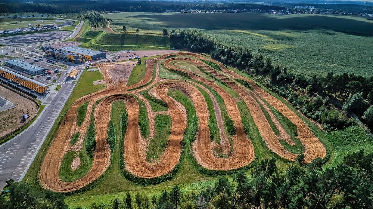 Для любителей скорости под Минском открыли комплекс с трассами